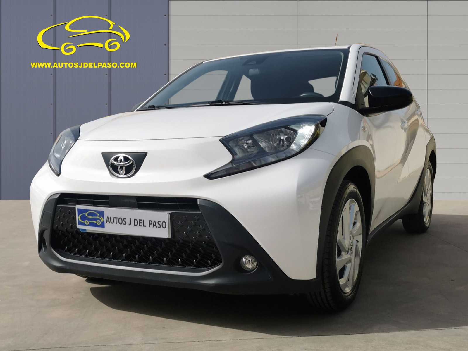 TOYOTA AYGO X BLANCO 01